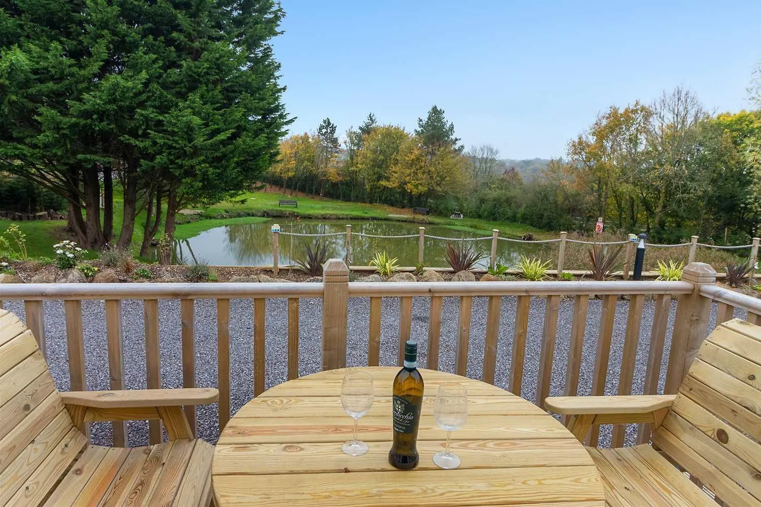 Dağ evi Lake View Holiday Home - Fishing Lakes, Heated Outdoor Swimming Pool 500Yrds Exeter