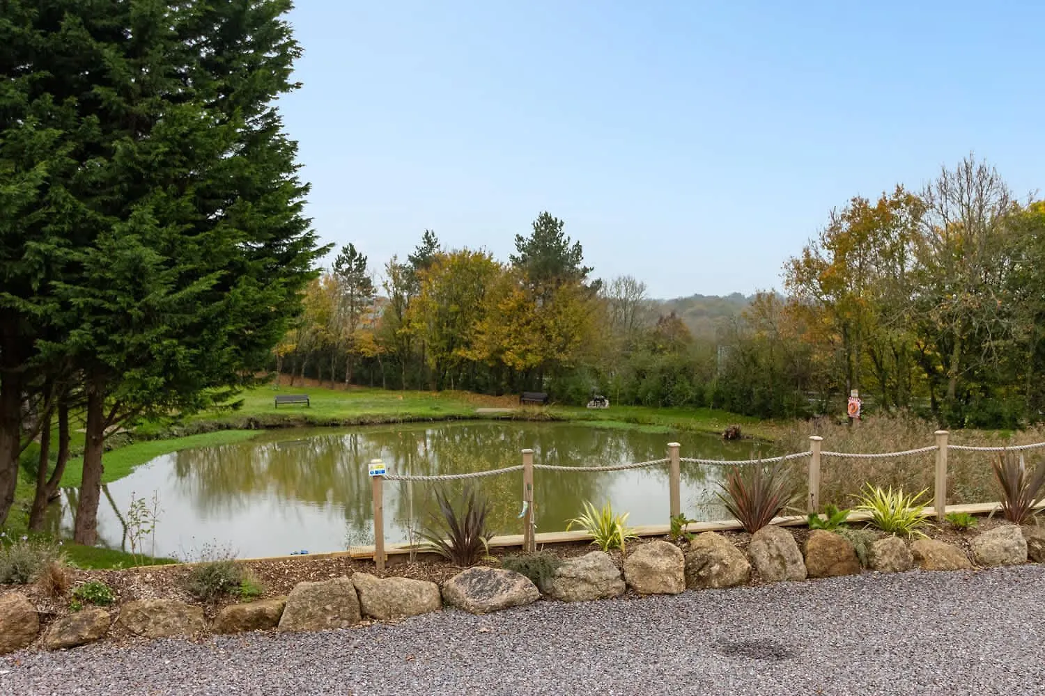 Lake View Holiday Home - Fishing Lakes, Heated Outdoor Swimming Pool 500Yrds Exeter Birleşik Krallık