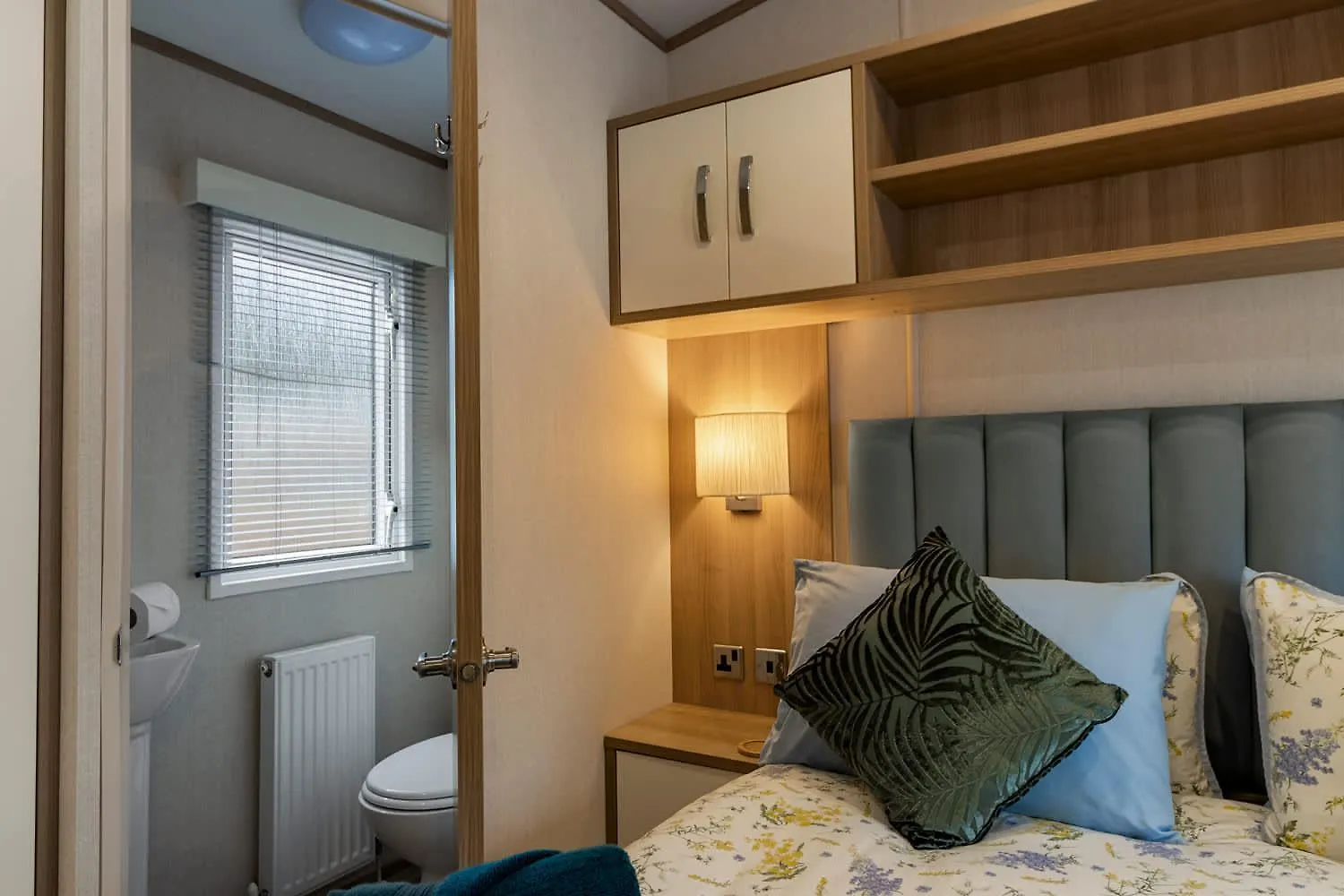 Lake View Holiday Home - Fishing Lakes, Heated Outdoor Swimming Pool 500Yrds Exeter
