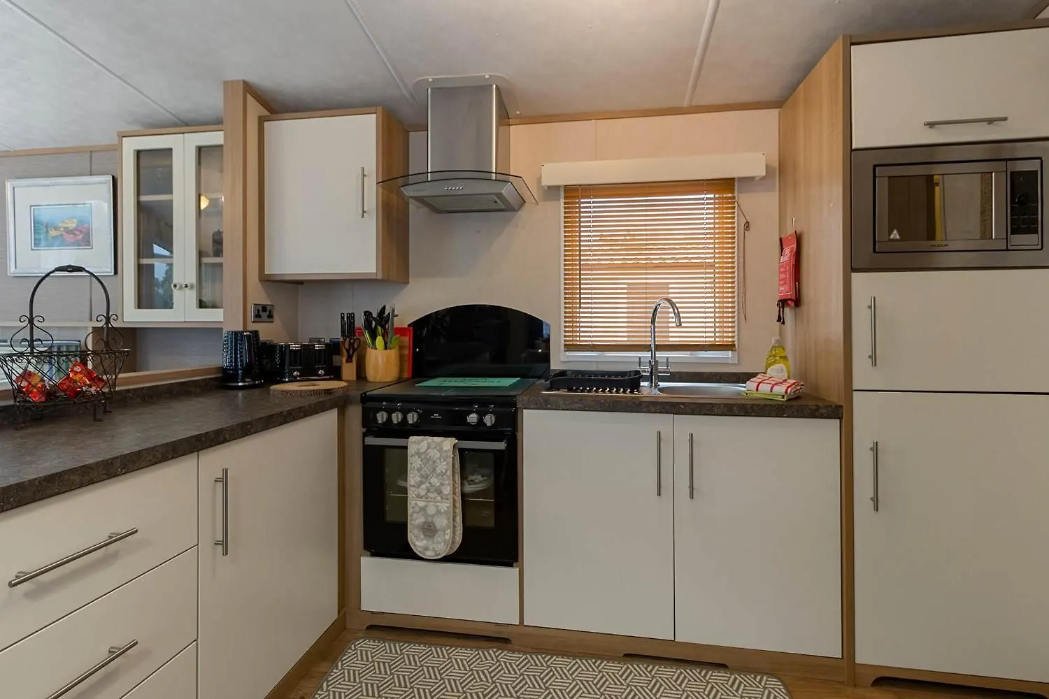 Dağ evi Lake View Holiday Home - Fishing Lakes, Heated Outdoor Swimming Pool 500Yrds Exeter
