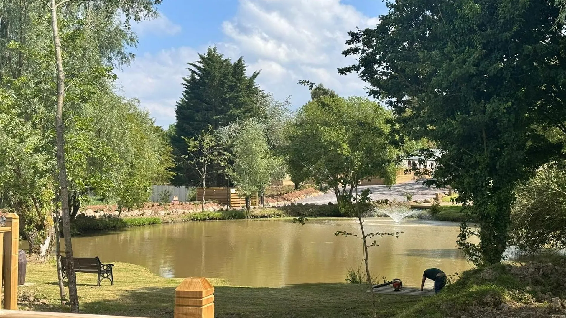 Dağ evi Lake View Holiday Home - Fishing Lakes, Heated Outdoor Swimming Pool 500Yrds Exeter